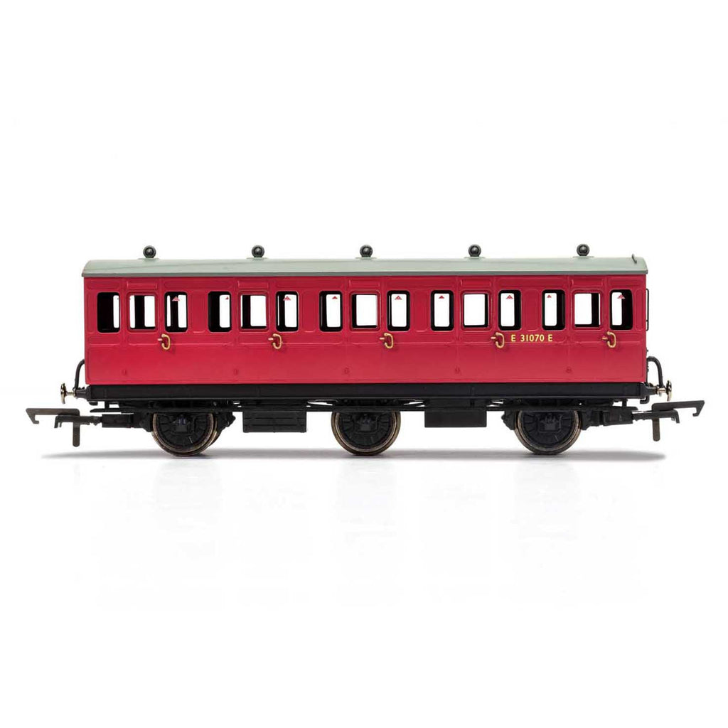 R40124 Hornby BR, 6 Wheel Coach, 3rd Class, Fitted Lights, E31070 - Era 4