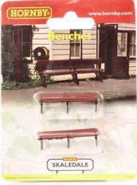 R8674 Hornby Bench x2