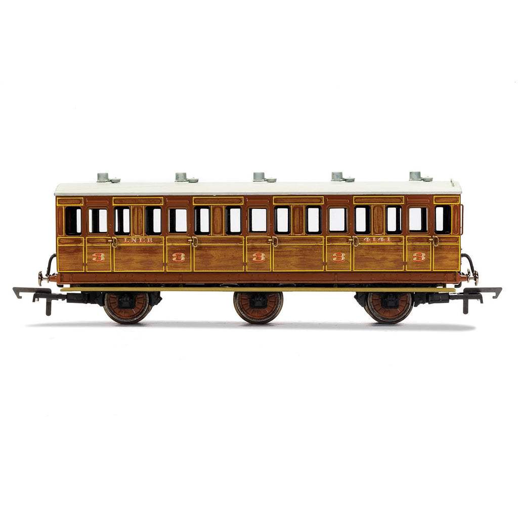 R40128 Hornby LNER, 6 Wheel Coach, 3rd Class, Fitted Lights, 4141 - Era 3