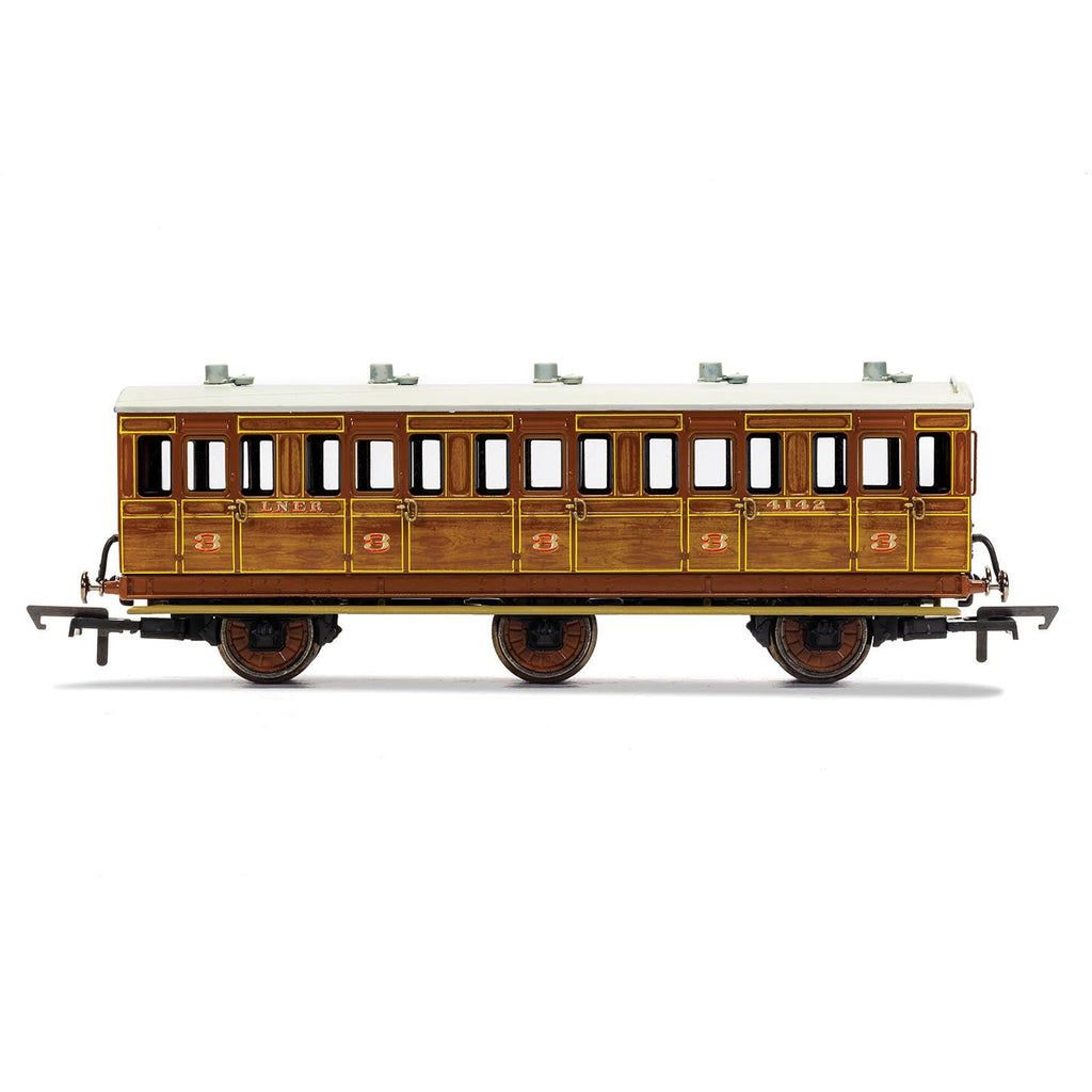 R40128A Hornby LNER, 6 Wheel Coach, 3rd Class, Fitted Lights, 4142 - Era 3